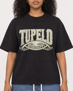 Mockup Boxy Heavyweight Tee Black female close-up 05