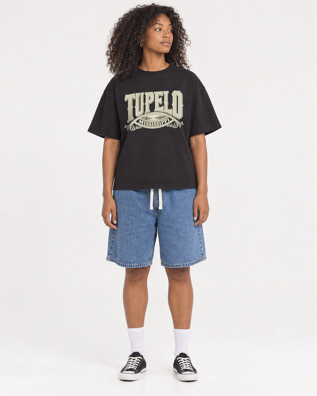 Mockup Boxy Heavyweight Tee Black female full-body 05