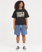 Mockup Boxy Heavyweight Tee Black female full-body 05