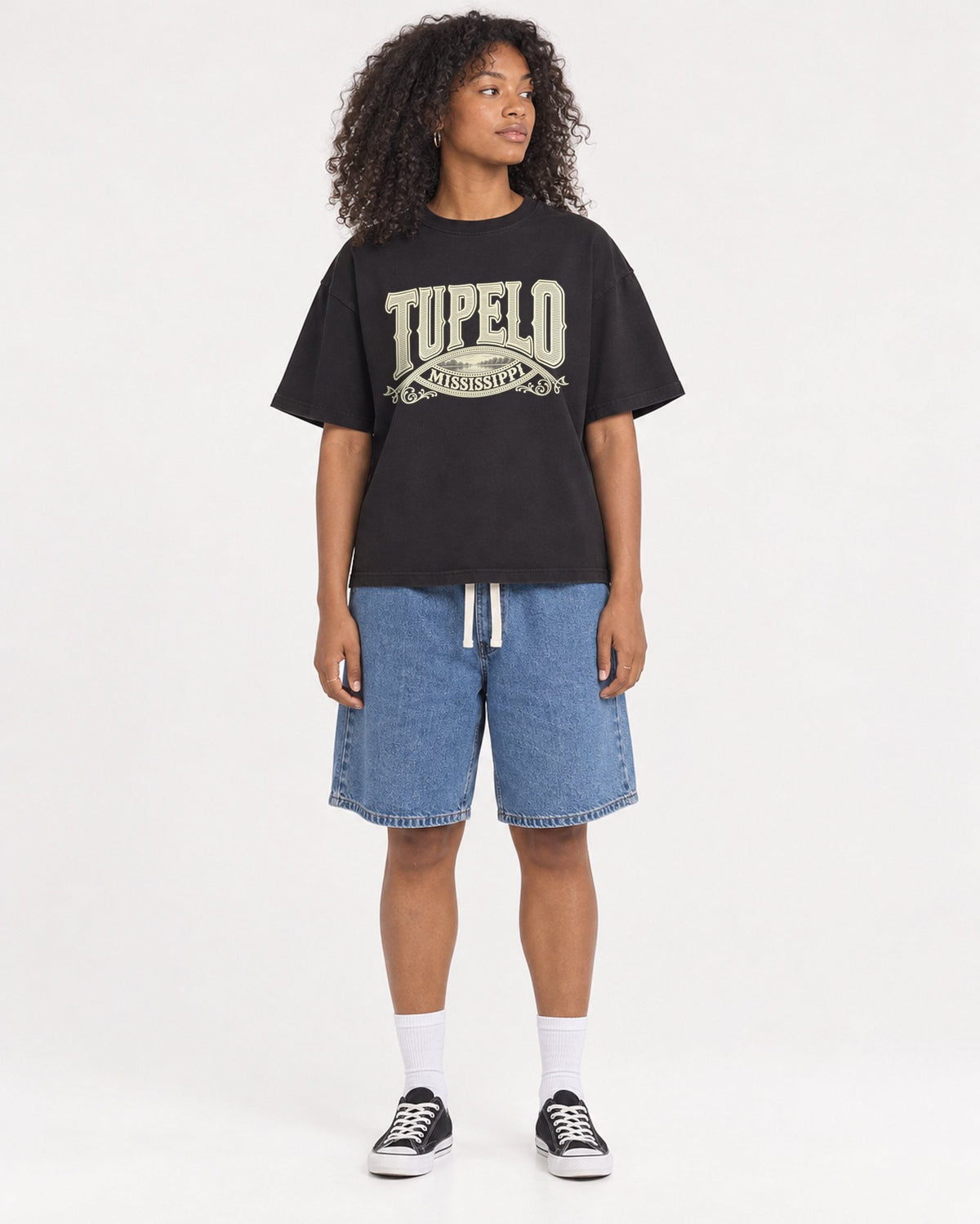 Mockup Boxy Heavyweight Tee Black female full-body 05