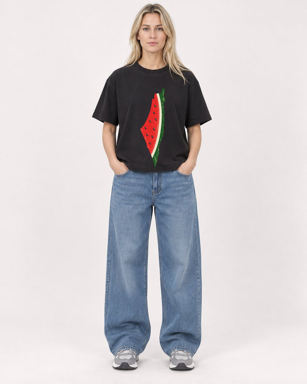 Mockup Boxy Heavyweight Tee Black female full-body 08