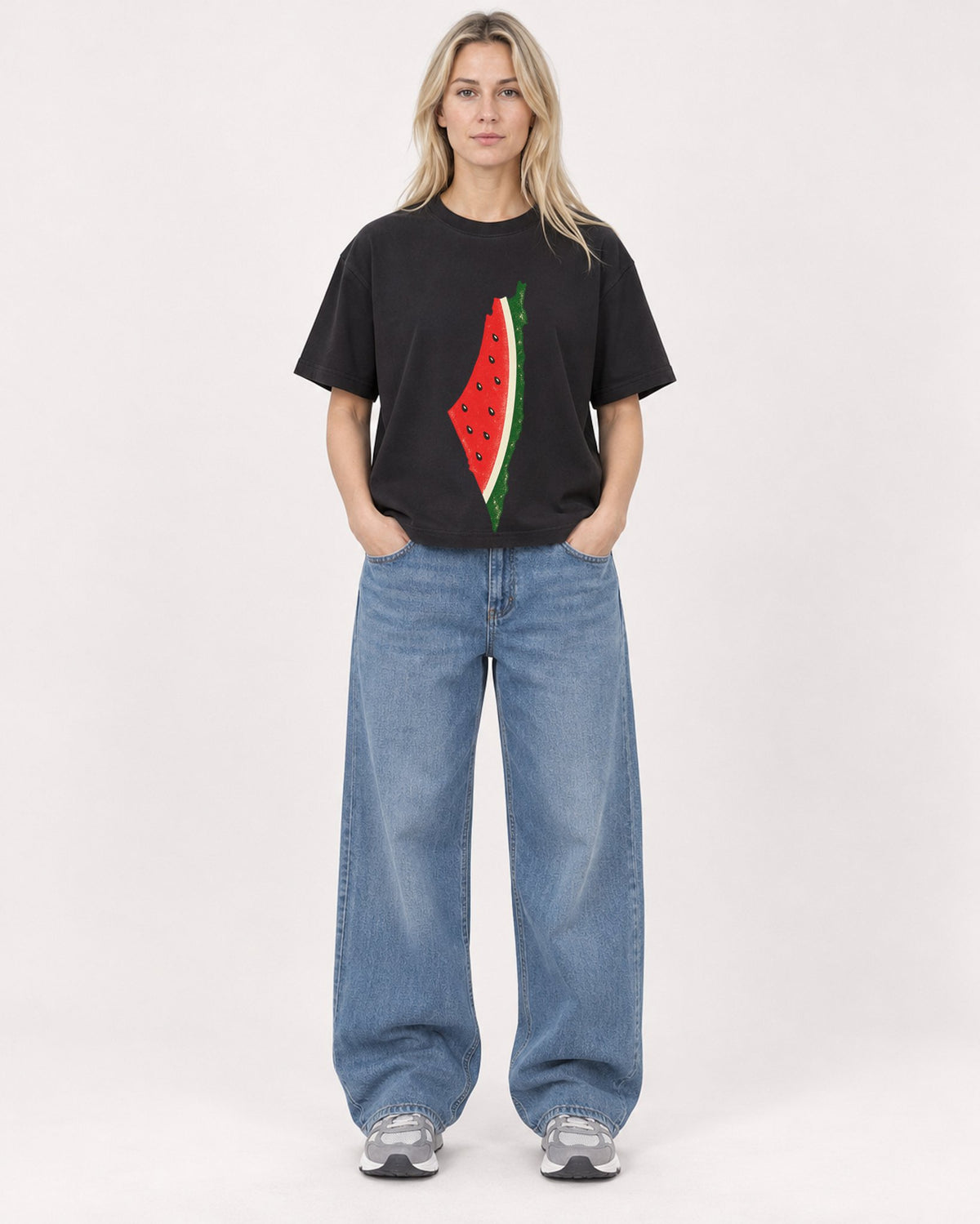 Mockup Boxy Heavyweight Tee Black female full-body 08