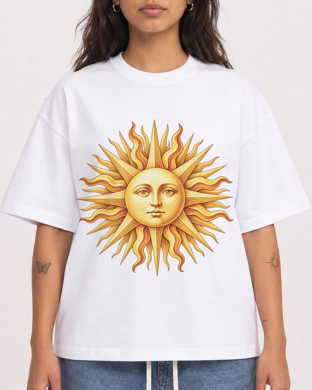 Mockup Boxy Heavyweight Tee White female close-up 06