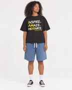 Mockup Boxy Heavyweight Tee Black female full-body 05