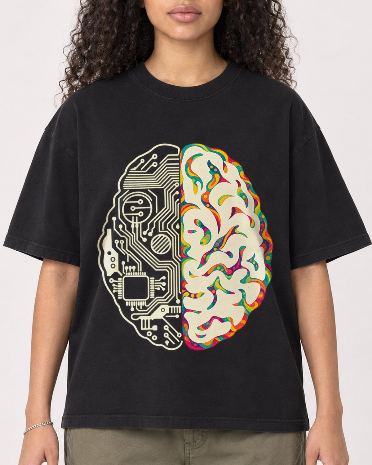 Mockup Boxy Heavyweight Tee Black female close-up 10