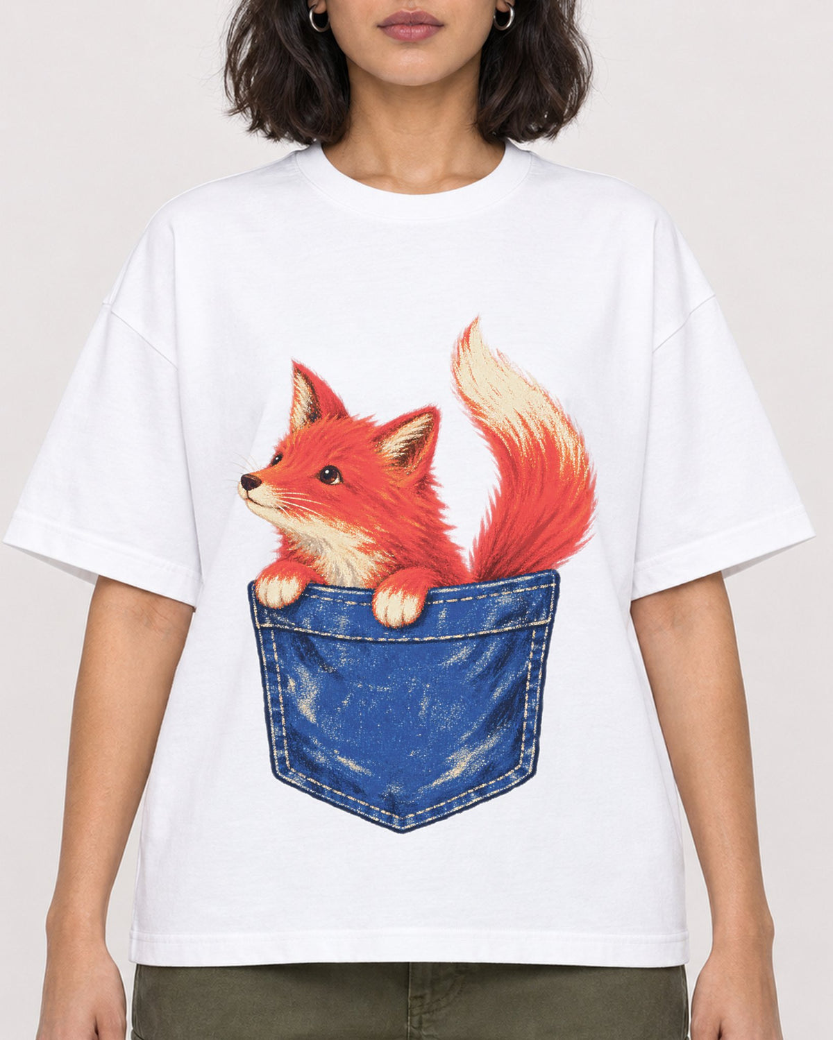 Mockup Boxy Heavyweight Tee White female close-up 37