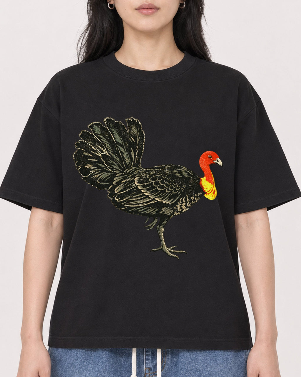 Mockup Boxy Heavyweight Tee Black female close-up 13