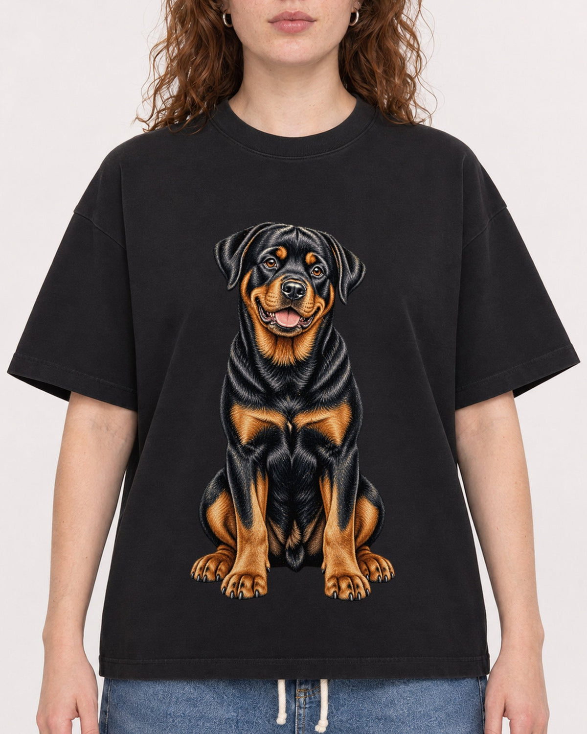 Mockup Boxy Heavyweight Tee Black female close-up 09