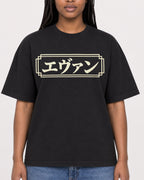 Mockup Boxy Heavyweight Tee Black female close-up 04