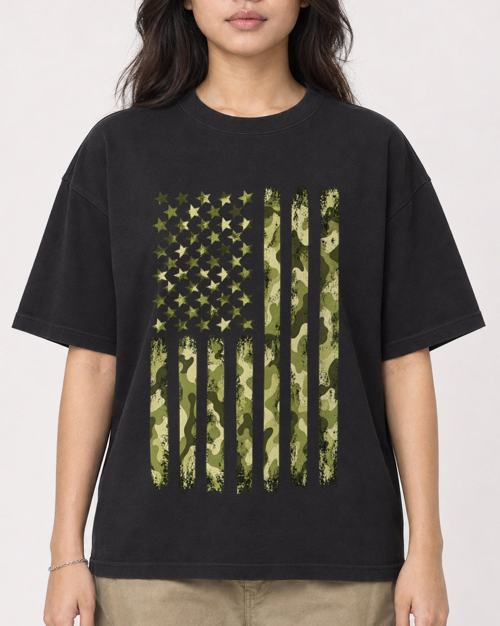 Mockup Boxy Heavyweight Tee Black female close-up 02