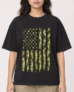 Mockup Boxy Heavyweight Tee Black female close-up 02