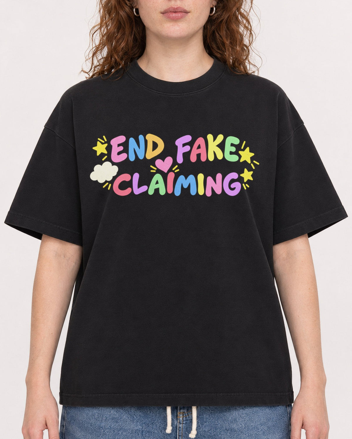 Mockup Boxy Heavyweight Tee Black female close-up 09
