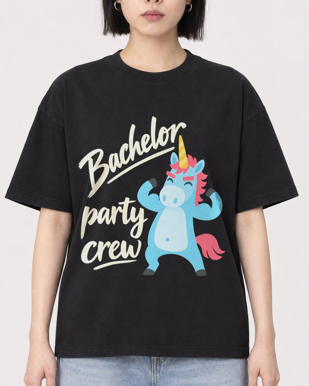 Mockup Boxy Heavyweight Tee Black female close-up 11