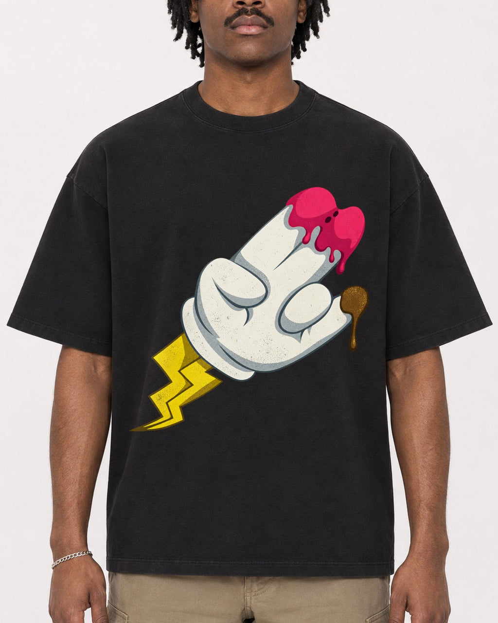 Mockup Boxy Heavyweight Tee Black male close-up 04