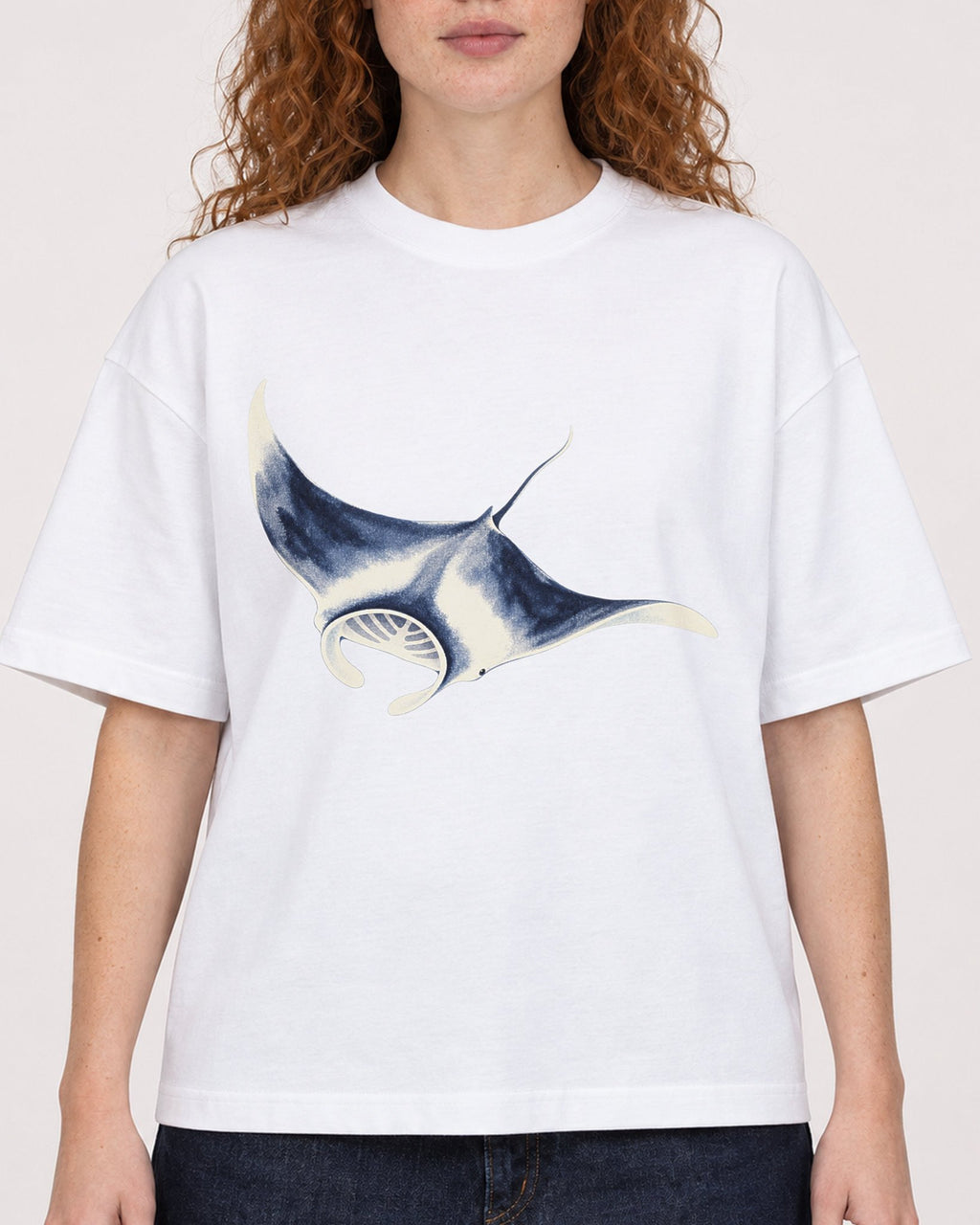 Mockup Boxy Heavyweight Tee White female close-up 09
