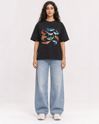 Mockup Boxy Heavyweight Tee Black female full-body 07