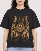 Mockup Boxy Heavyweight Tee Black female close-up 03