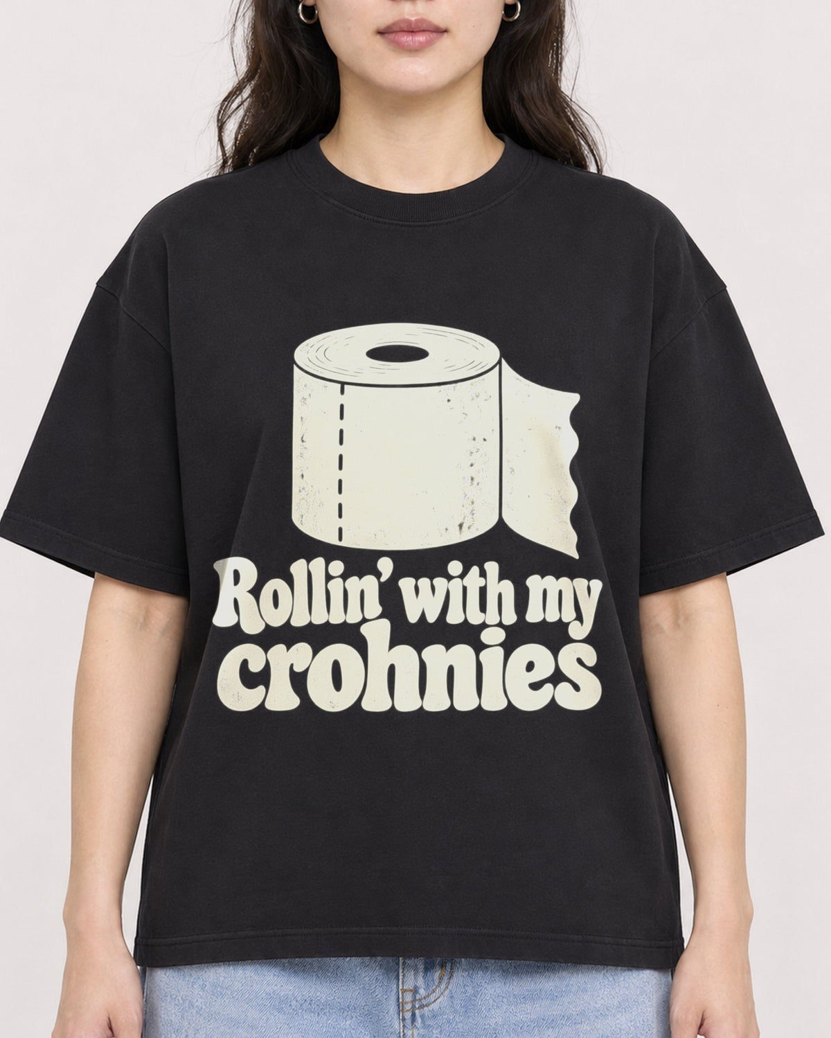 Mockup Boxy Heavyweight Tee Black female close-up 03