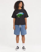 Mockup Boxy Heavyweight Tee Black female full-body 05