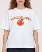 Mockup Boxy Heavyweight Tee White female close-up 09