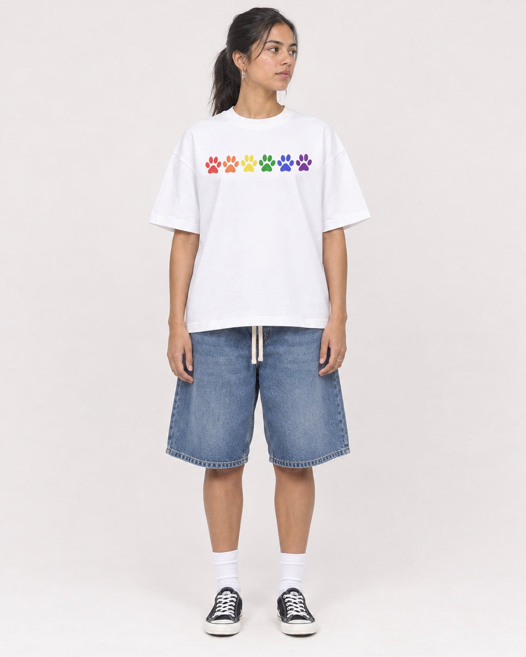 Mockup Boxy Heavyweight Tee White female full-body 16