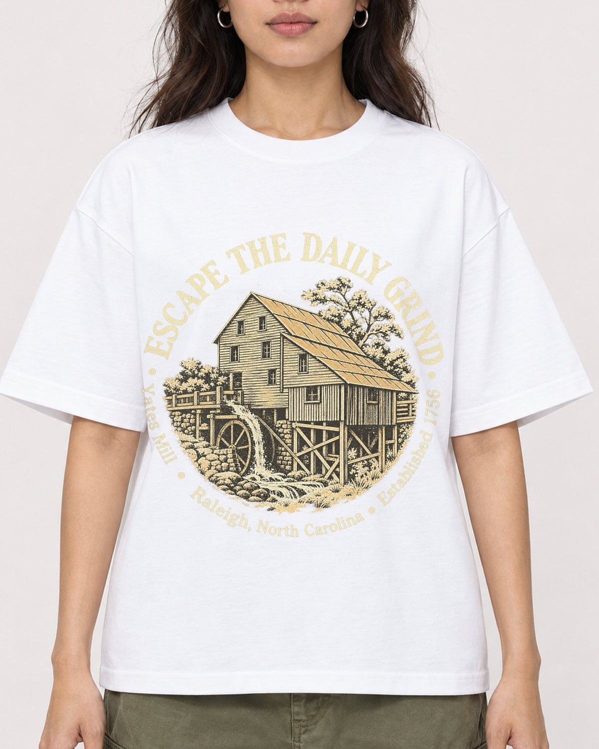 Mockup Boxy Heavyweight Tee White female close-up 02