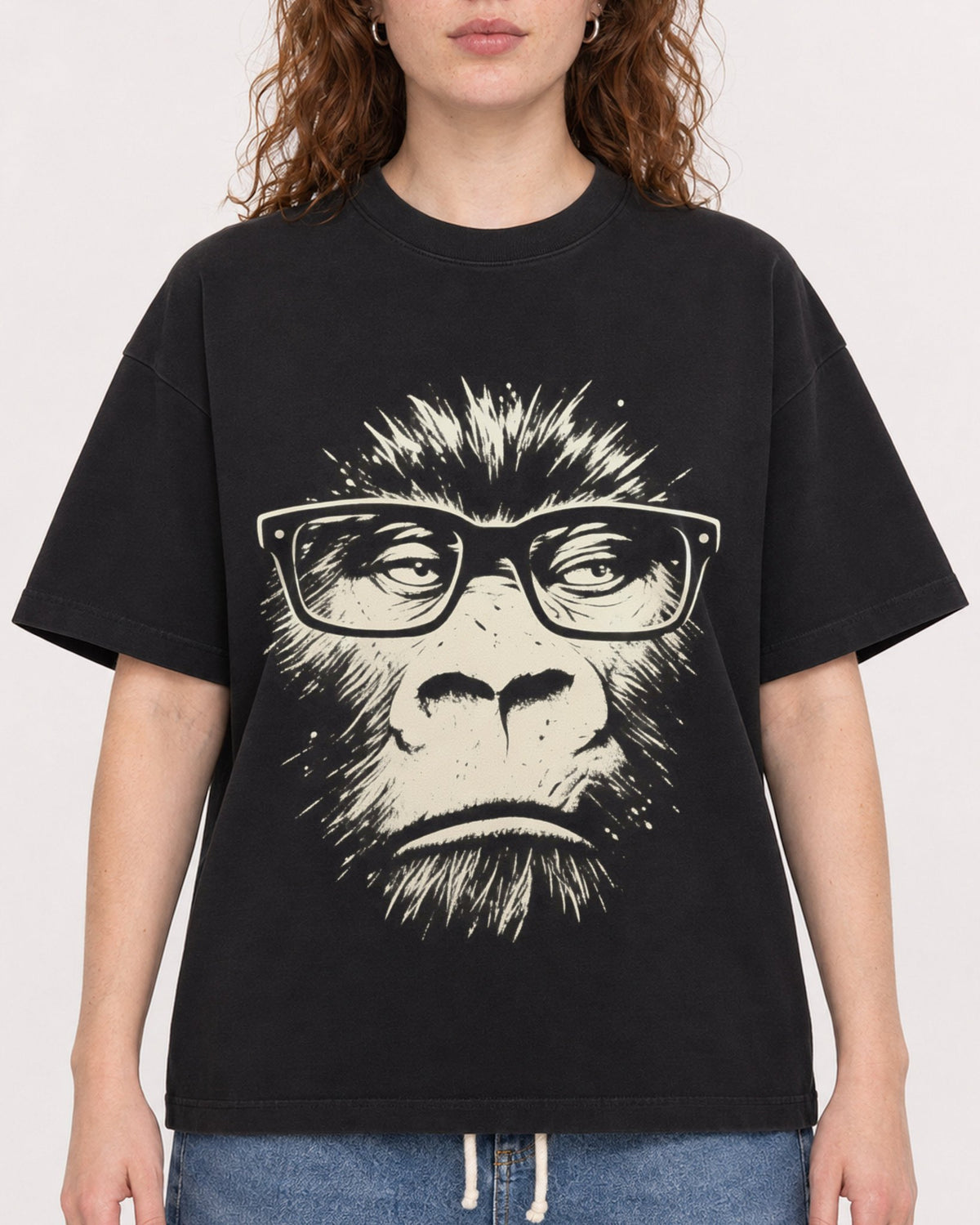 Mockup Boxy Heavyweight Tee Black female close-up 09