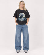 Mockup Boxy Heavyweight Tee Black female full-body 08