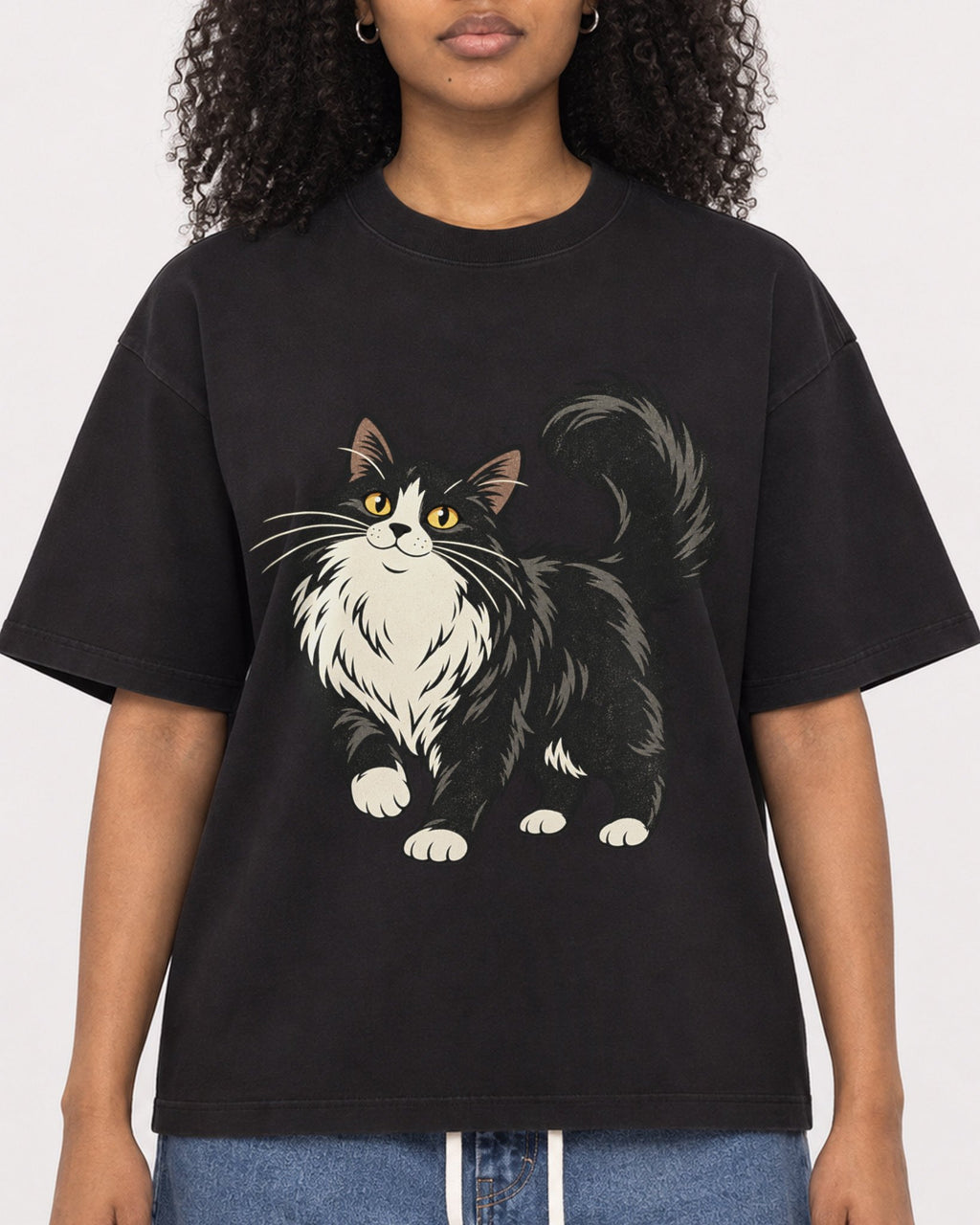 Mockup Boxy Heavyweight Tee Black female close-up 05