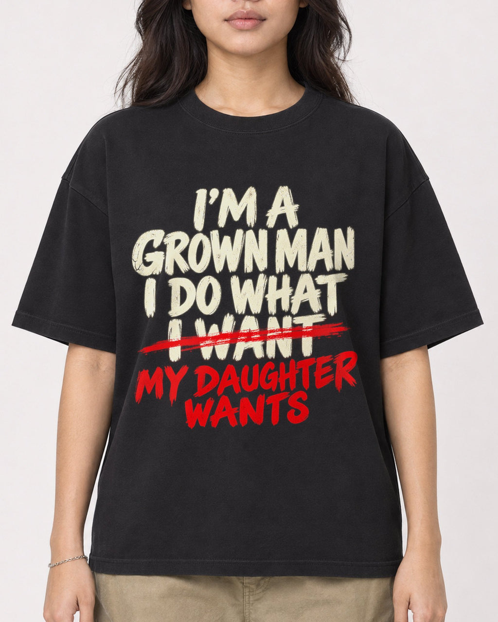 Mockup Boxy Heavyweight Tee Black female close-up 02