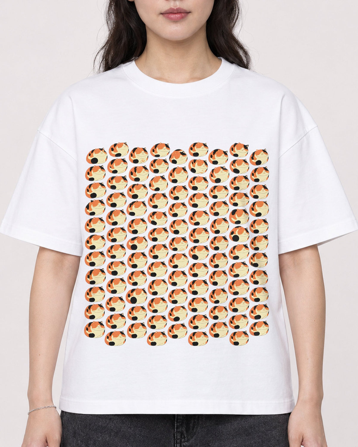 Mockup Boxy Heavyweight Tee White female close-up 03