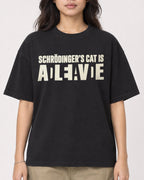 Mockup Boxy Heavyweight Tee Black female close-up 02
