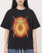 Mockup Boxy Heavyweight Tee Black female close-up 01