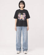 Mockup Boxy Heavyweight Tee Black female full-body 11