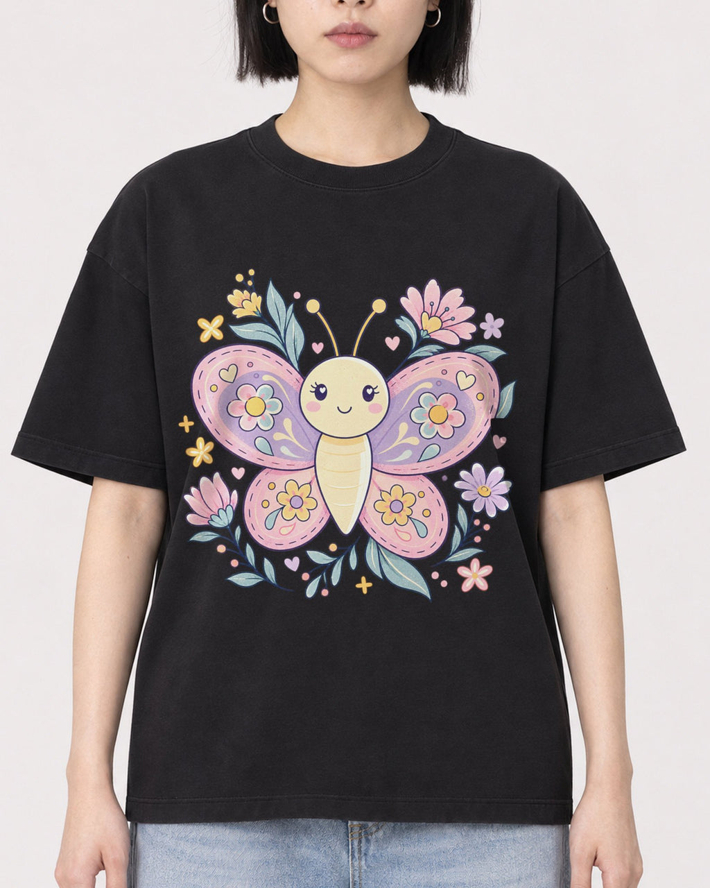 Mockup Boxy Heavyweight Tee Black female close-up 11