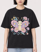Mockup Boxy Heavyweight Tee Black female close-up 11