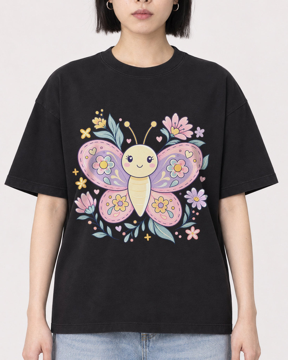 Mockup Boxy Heavyweight Tee Black female close-up 11