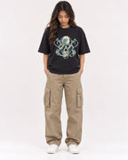 Mockup Boxy Heavyweight Tee Black female full-body 02