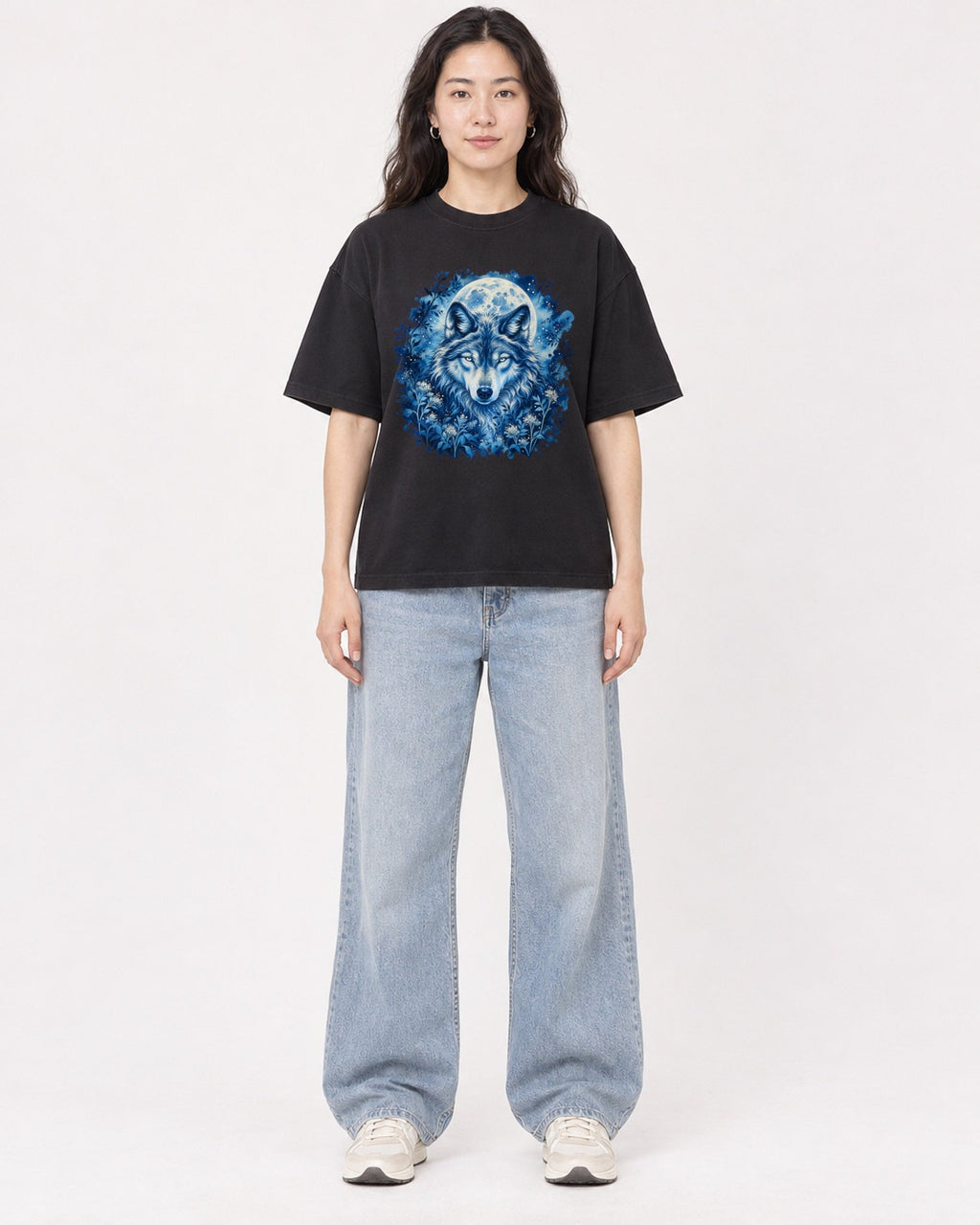 Mockup Boxy Heavyweight Tee Black female full-body 03