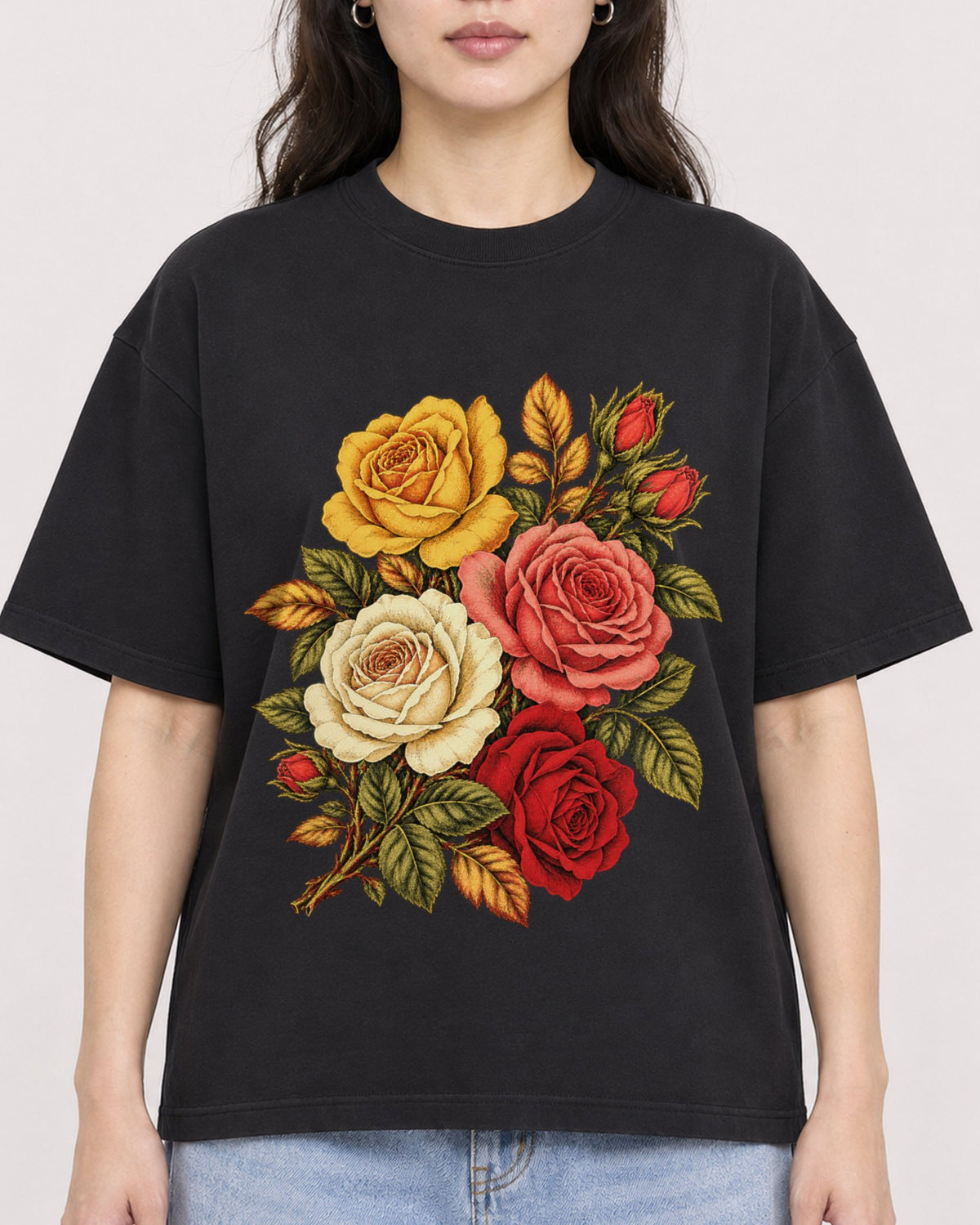 Mockup Boxy Heavyweight Tee Black female close-up 03