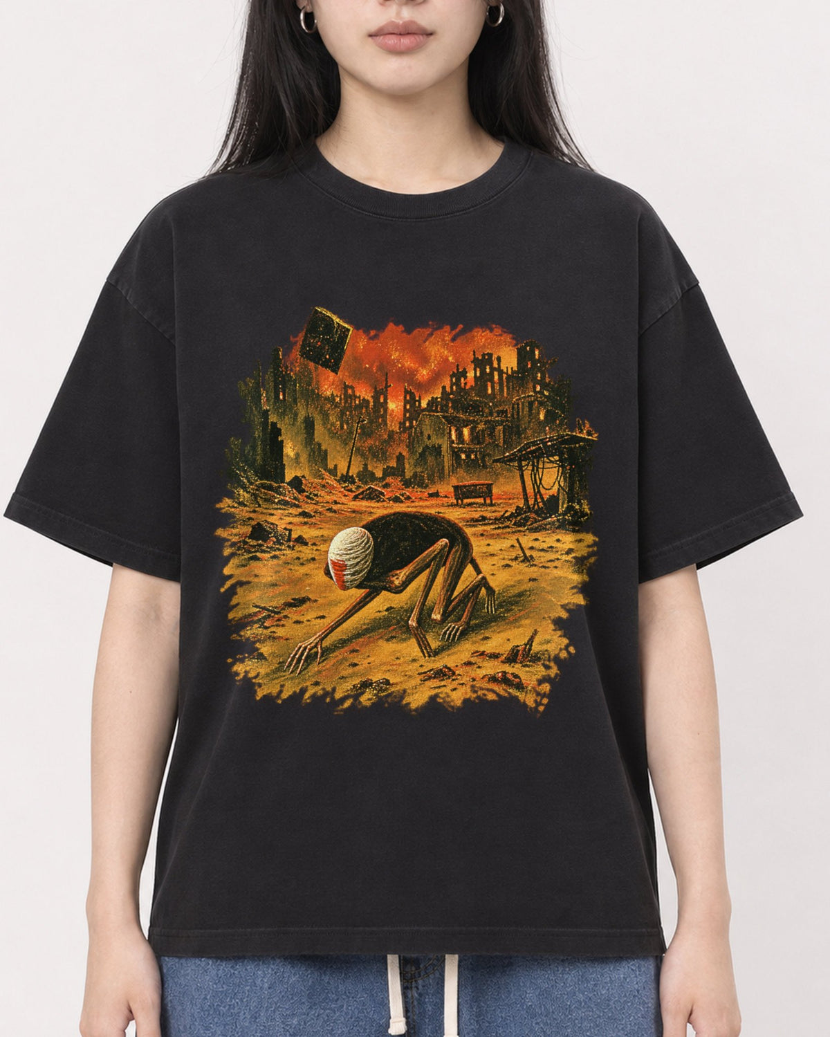 Mockup Boxy Heavyweight Tee Black female close-up 01