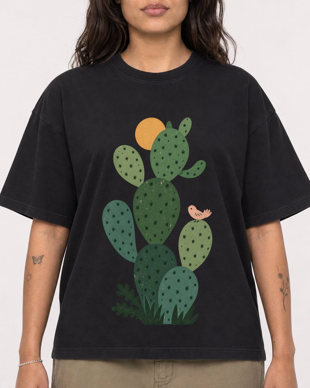 Mockup Boxy Heavyweight Tee Black female close-up 06