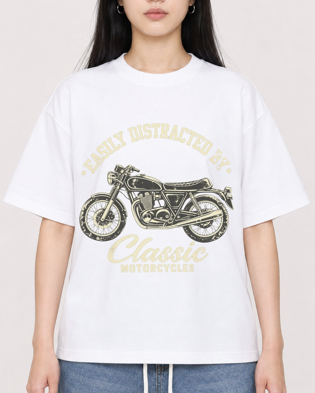 Mockup Boxy Heavyweight Tee White female close-up 01