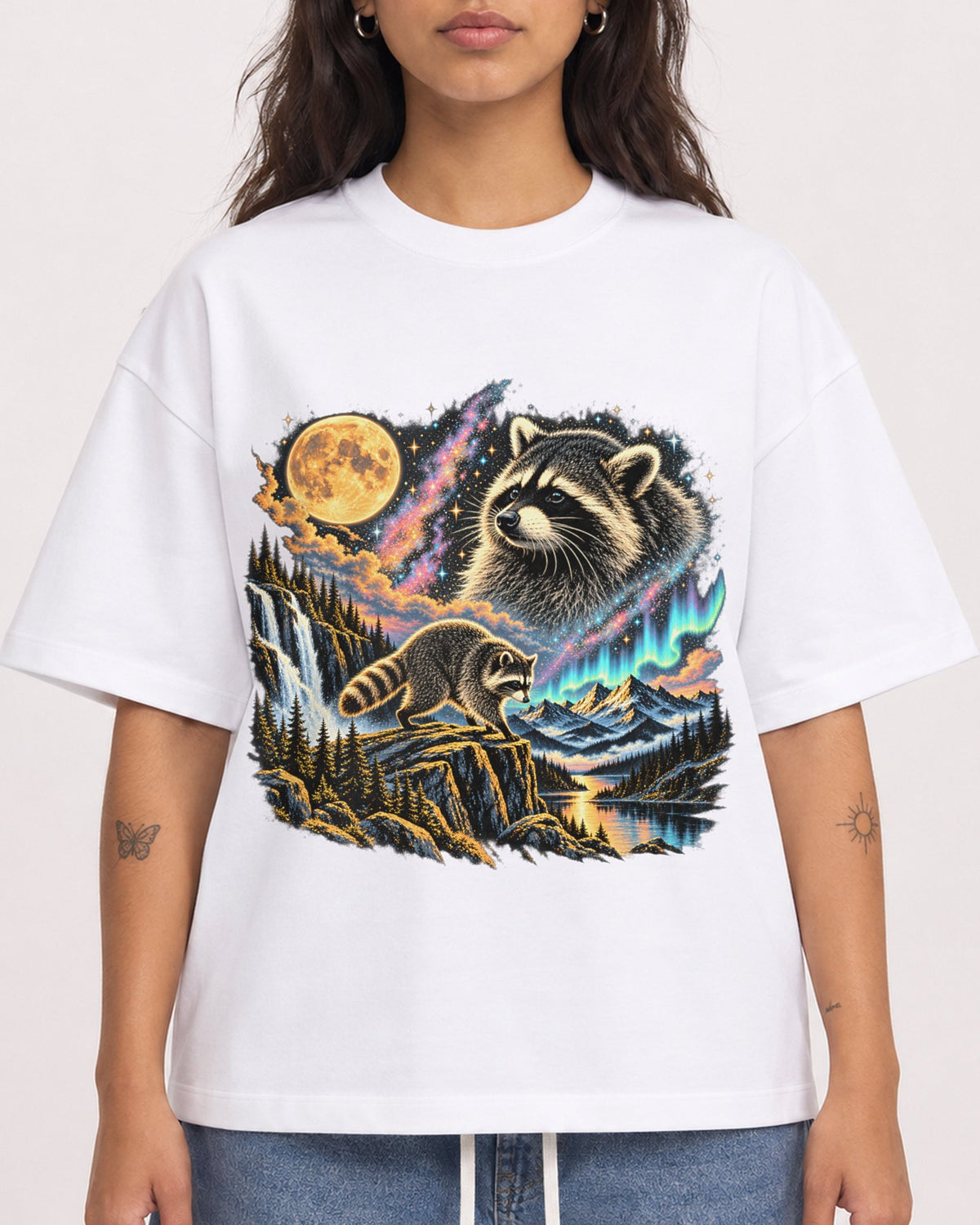 Mockup Boxy Heavyweight Tee White female close-up 06