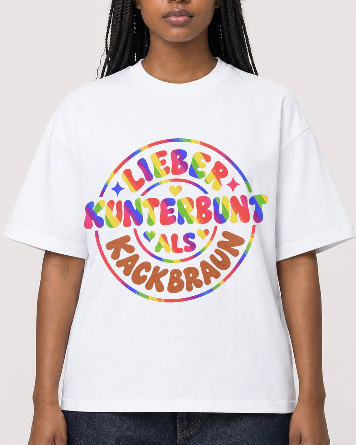 Mockup Boxy Heavyweight Tee White female close-up 04