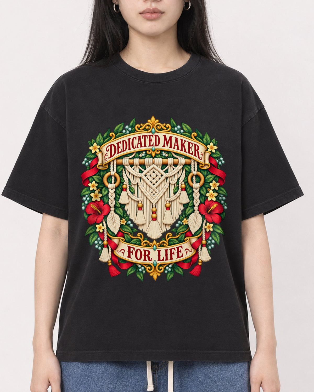 Mockup Boxy Heavyweight Tee Black female close-up 01