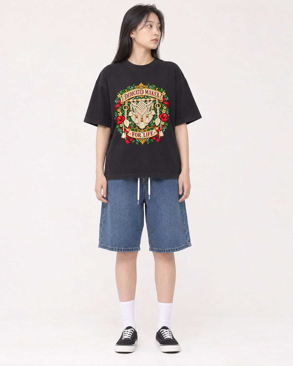 Mockup Boxy Heavyweight Tee Black female full-body 01