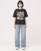 Mockup Boxy Heavyweight Tee Black female full-body 11