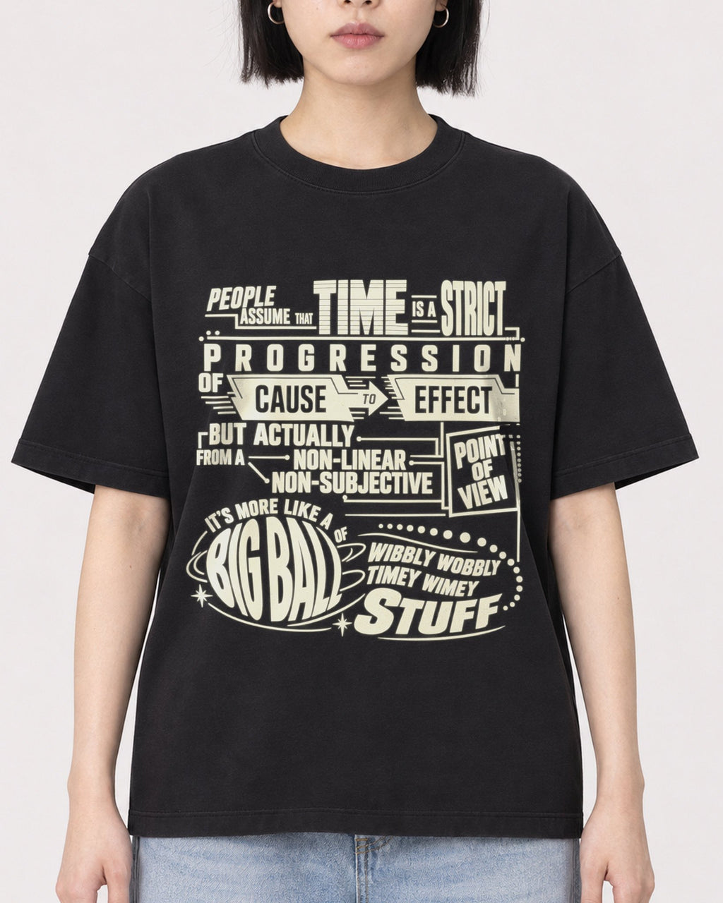 Mockup Boxy Heavyweight Tee Black female close-up 11