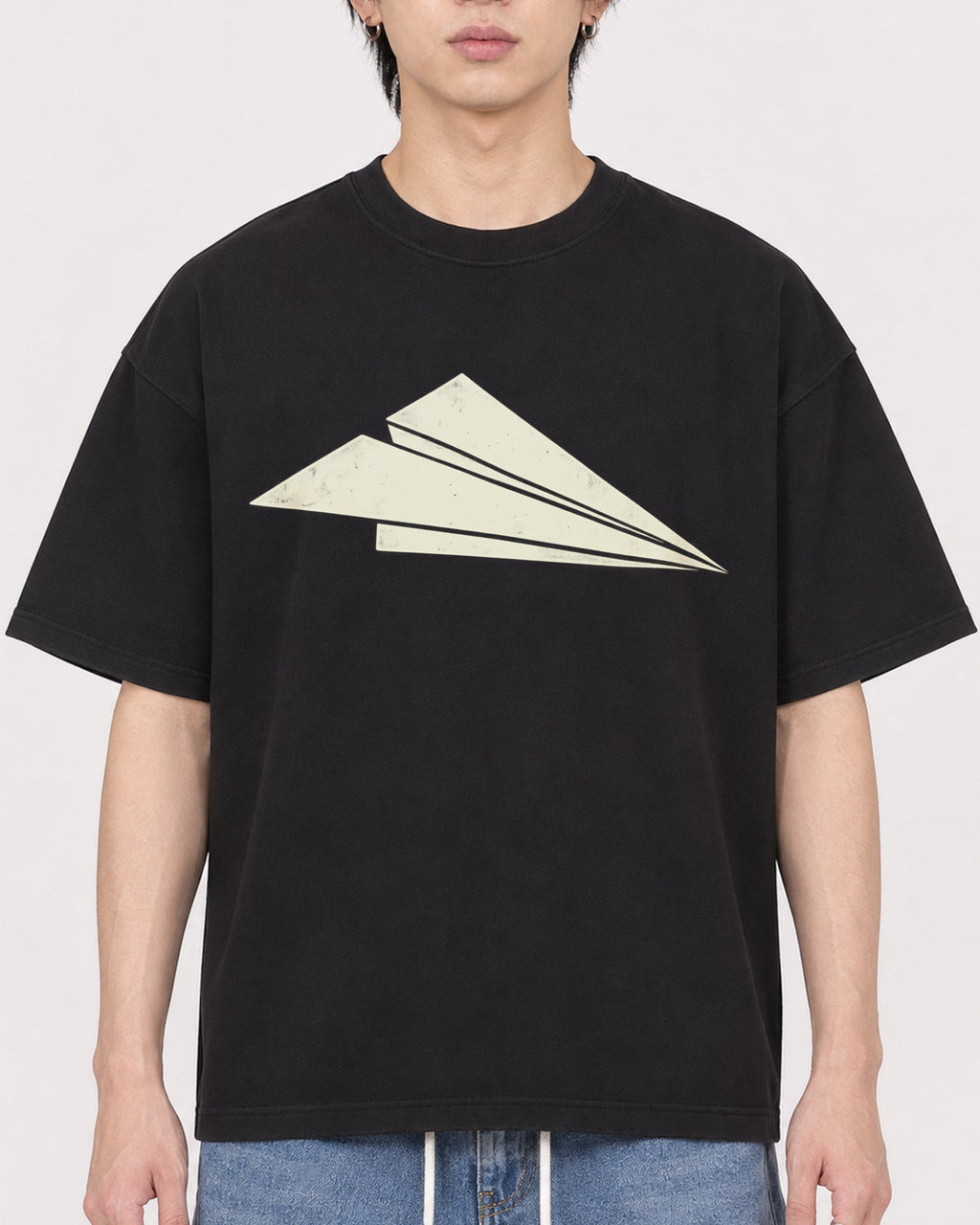 Mockup Boxy Heavyweight Tee Black male close-up 11